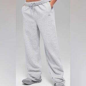 Alo Yoga Accolade Straight Leg Sweatpant Athletic Heather Grey